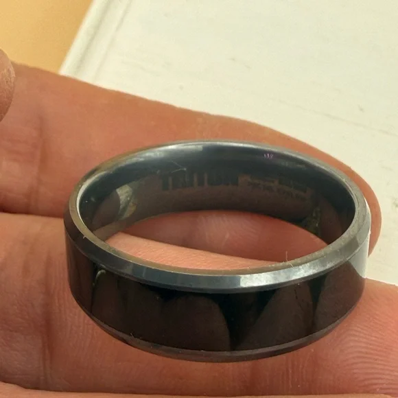 Black and Silver Ring - Picture 5 of 6